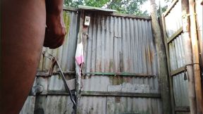 Bangladeshi boy&amp;#039;s romantic bath video