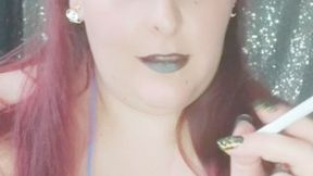 Nicki Pie loves when stroke to her smoke