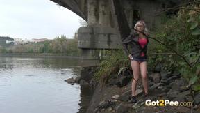 ”Blonde Pissing Under The Bridge”