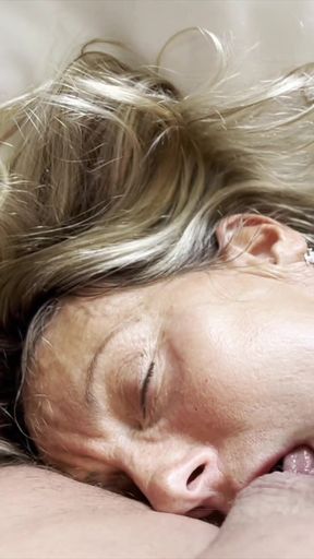 Submissive loves dirty talk with facial