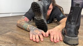 Crush My slave's palms and fingers in My dirty winter boots
