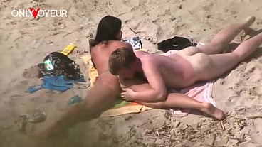 Exhibitionist Babe Gets Eaten and Pounded On Public Beach