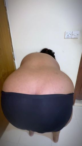 Hanging Boobs &amp; Puffy Nipple &amp; Huge Ass Naked Maid Clean Boss's Room &amp; Try to seduce him to get rough fucking