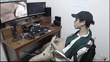 Quem nunca bateu uma vendo v&iacute_deo e se imaginou fudendo o ator porn&ocirc_? (COMPLETO NO RED)