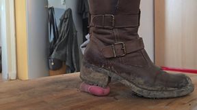 POV - Part 1 - Matschig dreckige Stiefel - Volles Gewicht Trampeln und stampfen - Zigarettenmoves