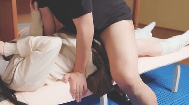 寝バック足ピン女子〇生。１ピストン１イキでイクたびおチンポぎゅーっと締めつけ絡みつき全精子搾りとる超名器まんこ。