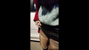 petite exhibe sur un parking je me masturbe dans ma culotte devant un voyeur qui...