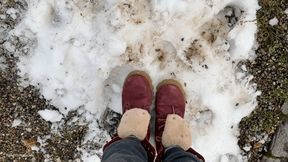 KIRA TAKIN OFF HER SWEATY WINTER BOOTS - MOV HD