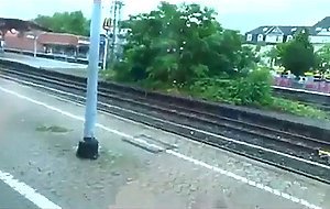 Blonde deutsche Schlampe beim Blasen und Ficken im Zug