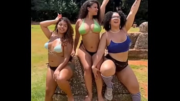 Dia no parque tomando sol com as amigas ️