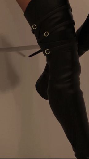 SEXBOT - amazing cam show - and then the ladies gave me a boner.