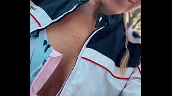 M'_exhibant devant mes voisins