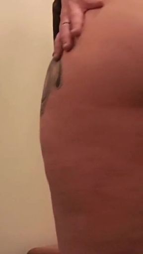 Real Orgasm! Redhead Masturbating in the Mall Fitting Room