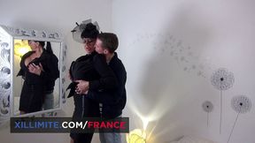 Big boobs cougar is looking for boys