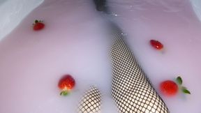 Strawberry Milkshake Bathtub