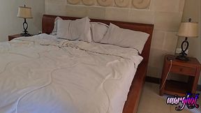 Baise dans une piscine balinaise