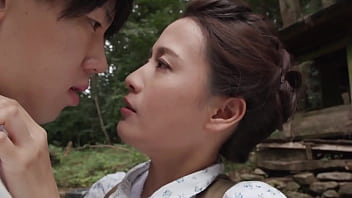 War Nurse searches for her beloved in times of war