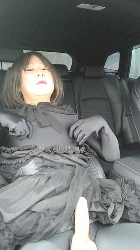 A cross-dressing boy wearing gothic masturbated comfortably while rubbing the full-body tights he wore on the inner.   Clip 1
