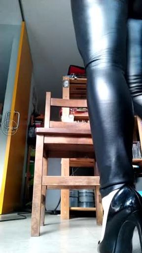 Tacones y cuero