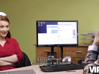 VIP4K. Isabella donne son vagin rasé pour baiser pour obtenir un gros prêt