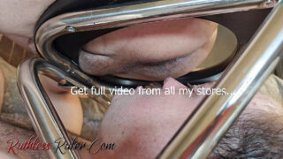 Dominazione interrazziale: i passivi britannici pelosi vengono leccati e distrutti analmente dai top indiani