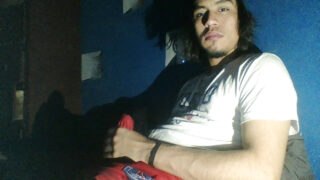 Staří amatérští chlápci s obrovskými penisy si honí a pak si navzájem šukají do zadku