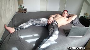 Jonny Pitt: Jerks off in Bed (part 2)