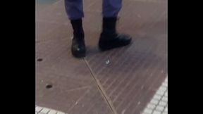 Bulto de Polic&iacute_a en la calle