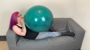 Playing with 24'' balloon and arranging my couch with balloons