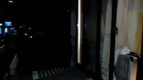 esposa ninfomana , cojiendo en el balcon antes de querer cojerse al amigo del marido