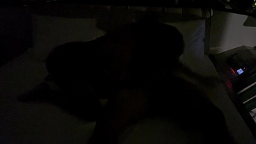 corno pegou a esposa me chupando no escuro e me ajudou a comer ela
