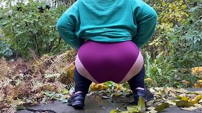 Sexy mature woman in leggings pees doggystyle