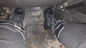 Short clip in gorh boots