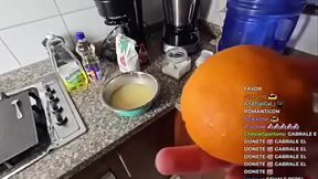 El cristianghost culea con la Cyntia mientras hacen un Queque