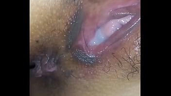 Mi padrastro pervertidos me da una cogina dura mientras mi cornudo lame todo el.semen de mi co&ntilde_o