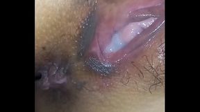 Mi padrastro pervertidos me da una cogina dura mientras mi cornudo lame todo el.semen de mi co&ntilde_o