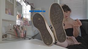 Goddess dirty shoes, socks & foot worship Joi