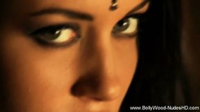 Deva Dassi's Midriff Revealed