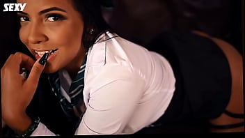 Sultry Amateur Gostosa Luana Aguiar Shows Off Her Ass