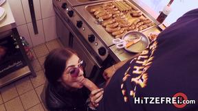 ”Influencer Girl rates Jürgen's Frankfurter 8/10”