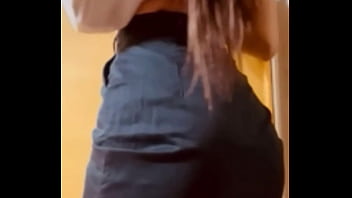 Una hermosa secretaria que quiere follar con su jefe