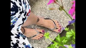 NYC feet: Bryant Park, summer dress, flip flops, milf soles foot show