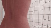 Je me fais baiser par le jet d'eau dans ma chatte tout mouillée
