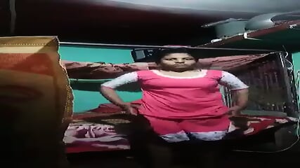 Desi Girl Showing Her Nude Body While Changing Dress
