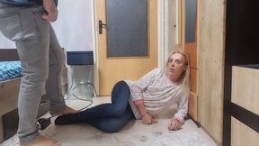 foot sitting neck massage