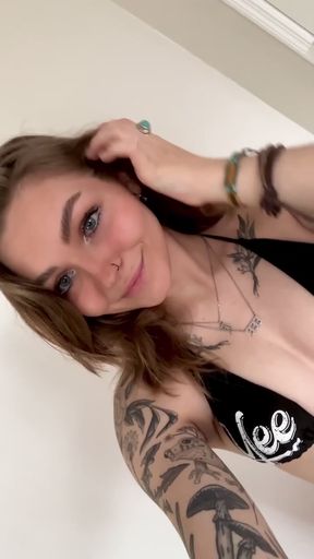 Jet-lagged lover gets sucked and teased