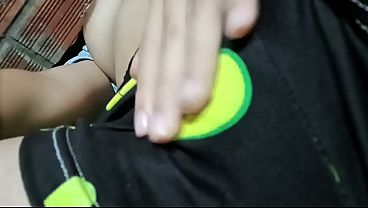 Chica de 18 se quita la ropa en video llamada