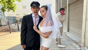 Chauffeur Fucks The Sexy Bride