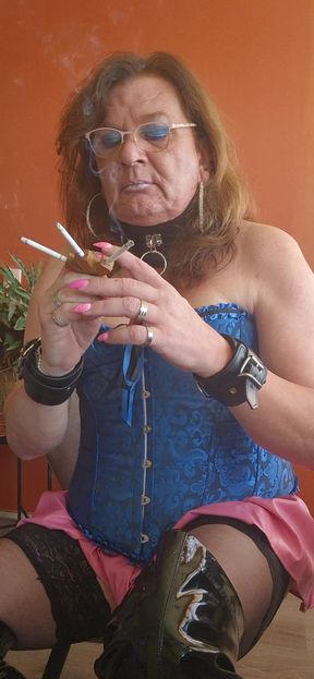 Smoking 3 cigarettes at once with an holder