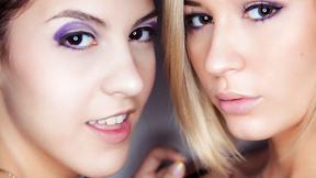 ”Tracy Lindsay fingers her GF ferociously”